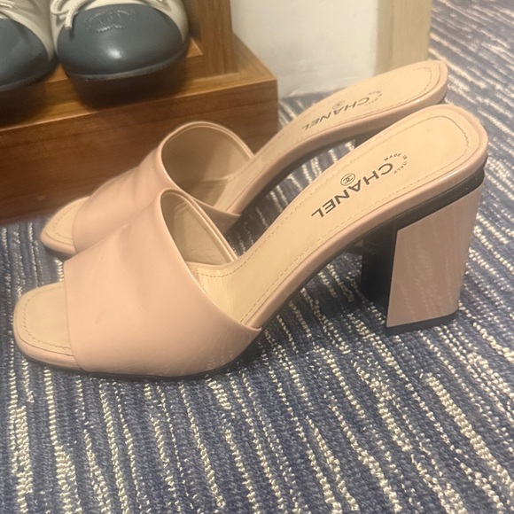 CHANEL Blush Pink Patent Leather Slide Mules - Picture 8 of 9